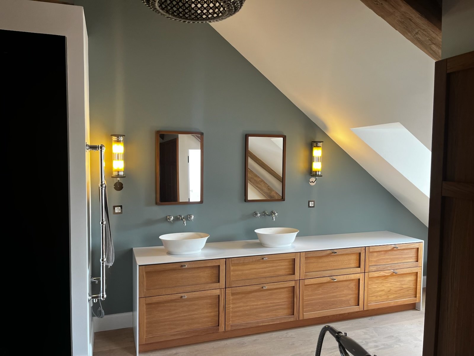 Robinetterie encastrée design installée dans l'Yonne